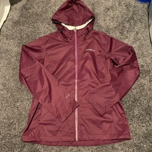 NWOT Eddie Bauer Women's Cloud Cap Rain Jacket Size MEDIUM.